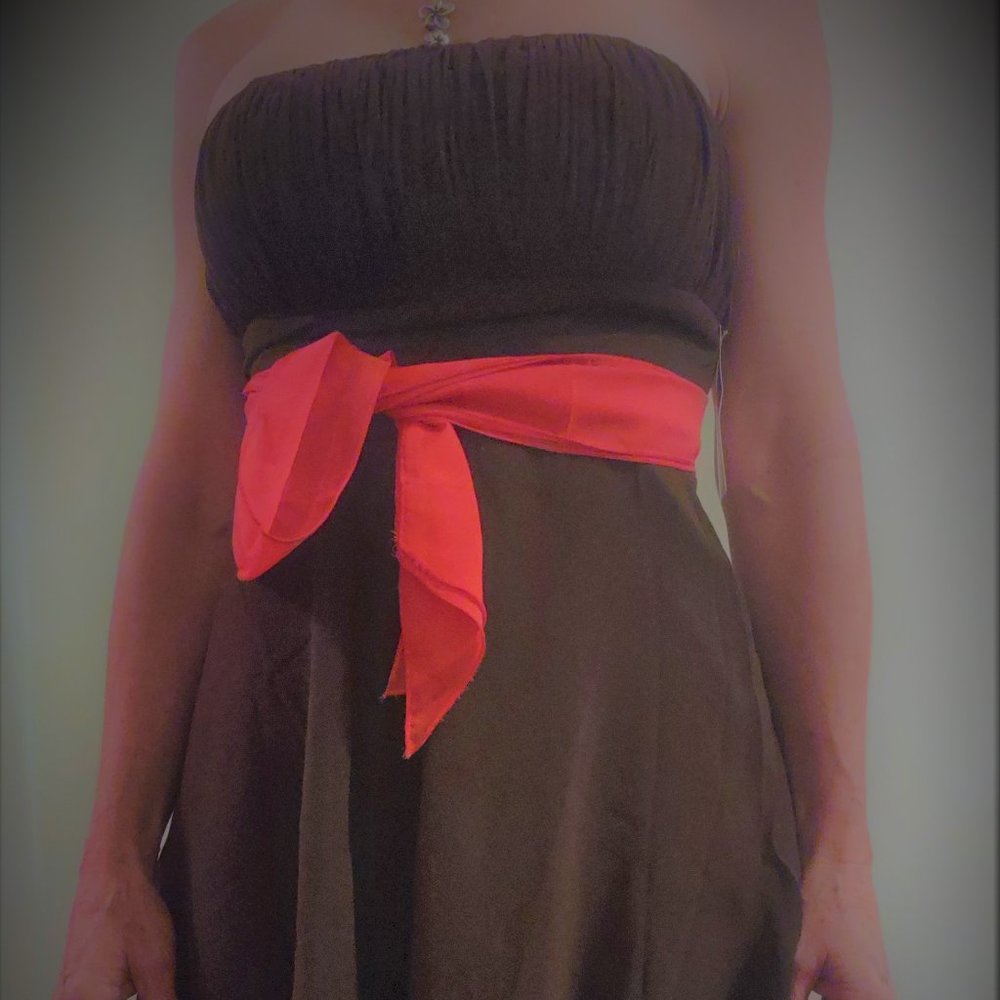 Chocolate strapless chiffon dress. XS Fully lined and comes with a pink scarf